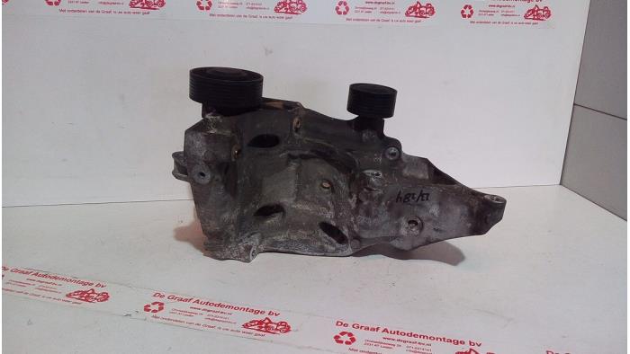 Usagé Support dynamo bas BMW 3 serie Touring (E91) 320d 16V Prix € 50,00 Règlement à la marge proposé par de Graaf autodemontage B.V.