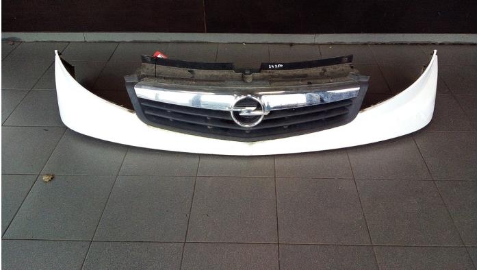 Begagnade Grill Opel Vivaro 2.0 CDTI Pris € 40,00 Marginaltabell erbjuds av de Graaf autodemontage B.V.