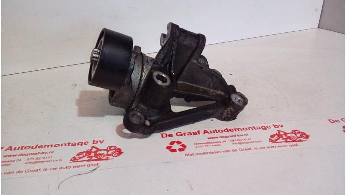 Usados Rodillo tensor correa múltiple Peugeot 208 I (CA/CC/CK/CL) 1.2 Vti 12V PureTech 82 Precio € 25,00 Norma de margen ofrecido por de Graaf autodemontage B.V.