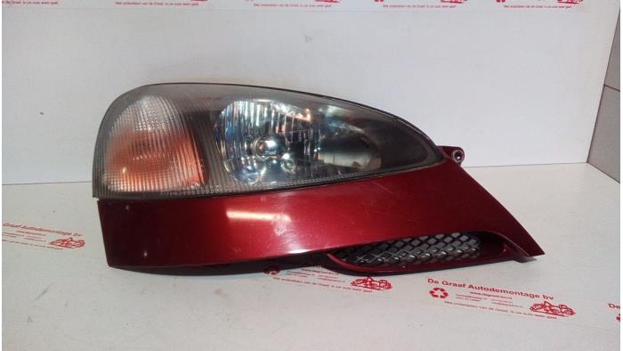 Używane Reflektor prawy Chevrolet Tacuma 1.6 16V Cena € 35,00 Procedura marży oferowane przez de Graaf autodemontage B.V.