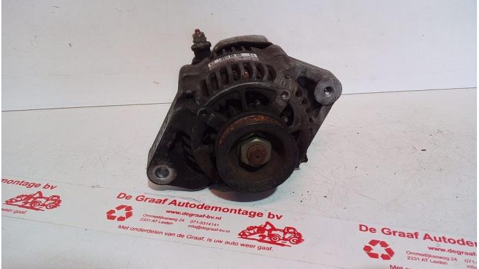 Gebrauchte Dynamo Daihatsu Cuore (L251/271/276) 1.0 12V DVVT Preis € 35,00 Margenregelung angeboten von de Graaf autodemontage B.V.