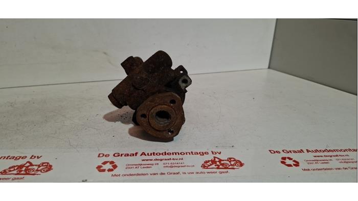 Usagé Pompe direction assistée Seat Inca (6K9) 1.9 SDI Prix € 30,00 Règlement à la marge proposé par de Graaf autodemontage B.V.