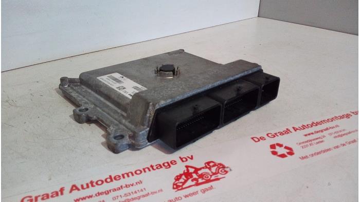 Used Engine management computer Dacia Sandero II 0.9 TCE 12V Price € 100,00 Margin scheme offered by de Graaf autodemontage B.V.
