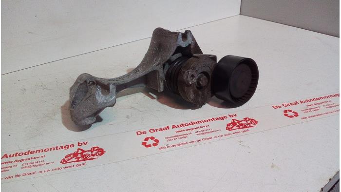 Gebrauchte Dynamostütze oben Dacia Sandero II 0.9 TCE 12V Preis € 25,00 Margenregelung angeboten von de Graaf autodemontage B.V.