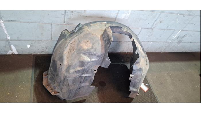 Używane Nadkole Ford Mondeo IV Wagon 1.6 Ti 16V Cena € 30,00 Procedura marży oferowane przez de Graaf autodemontage B.V.