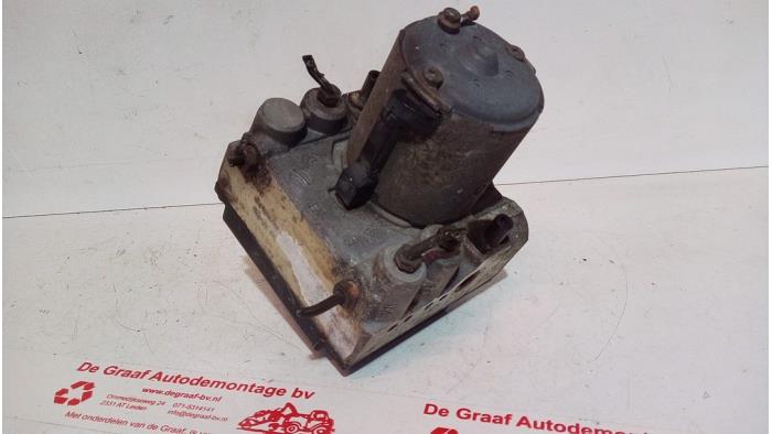 Begagnade ABS-pump Mercedes C (W202) 1.8 C-180 16V Pris € 125,00 Marginaltabell erbjuds av de Graaf autodemontage B.V.