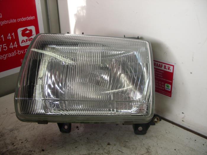 Headlight, left from a Suzuki Alto (SH410) 1.0 GA,GL 1996