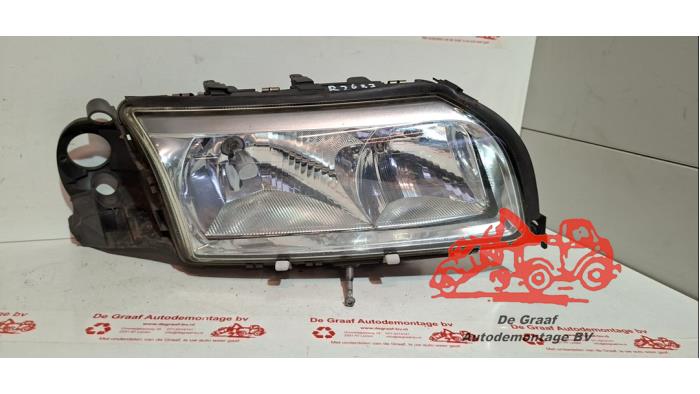Używane Reflektor prawy Volvo S80 (TR/TS) 2.4 SE 20V 170 Cena € 70,00 Procedura marży oferowane przez de Graaf autodemontage B.V.