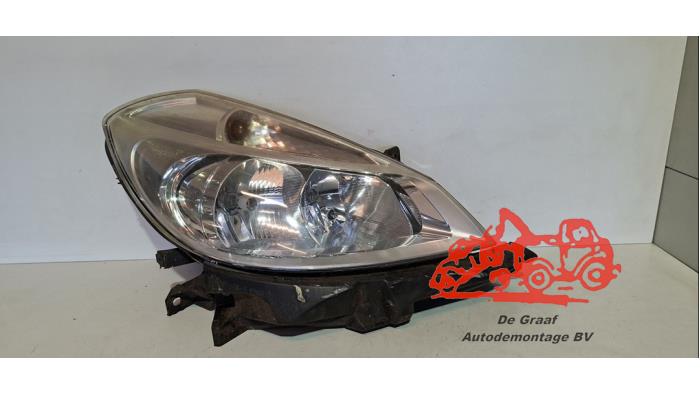 Używane Reflektor prawy Renault Clio III (BR/CR) 1.2 16V 65 Cena € 40,00 Procedura marży oferowane przez de Graaf autodemontage B.V.