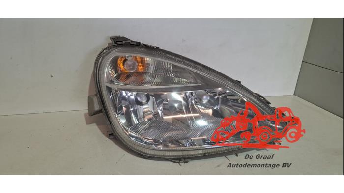 Używane Reflektor prawy Mercedes A (W168) 1.9 A-190 Cena € 30,00 Procedura marży oferowane przez de Graaf autodemontage B.V.