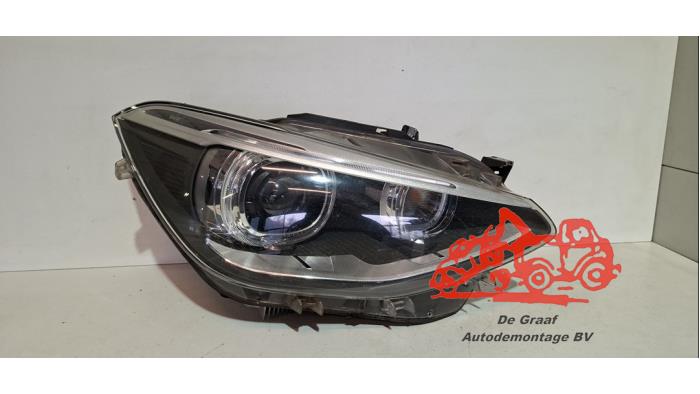 Używane Reflektor prawy BMW 1 serie (F21) 116d 1.6 16V Efficient Dynamics Cena € 250,00 Procedura marży oferowane przez de Graaf autodemontage B.V.