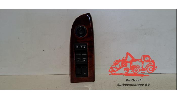 Usados Interruptor combinado de ventanillas Jeep Grand Cherokee (WH/WK) 3.0 CRD V6 24V DPF Precio € 65,00 Norma de margen ofrecido por de Graaf autodemontage B.V.