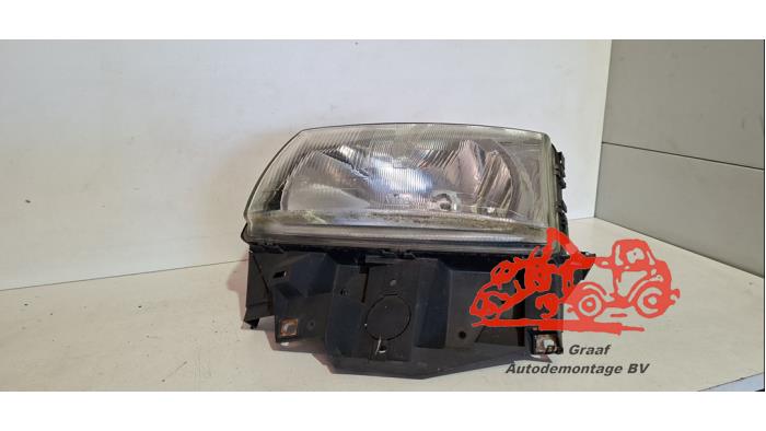 Gebrauchte Scheinwerfer links Volkswagen Transporter/Caravelle T4 2.5 TDI Preis € 50,00 Margenregelung angeboten von de Graaf autodemontage B.V.