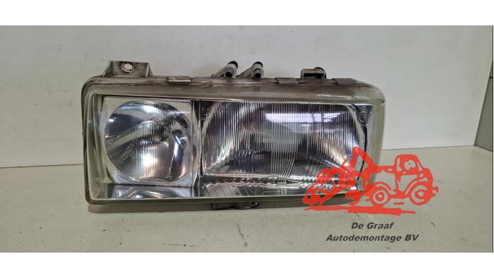 Używane Reflektor lewy Audi Coupé (B2) Cena € 200,00 Procedura marży oferowane przez de Graaf autodemontage B.V.