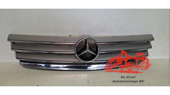 Begagnade Grill Mercedes A (W169) 2.0 A-200 5-Drs. Pris € 50,00 Marginaltabell erbjuds av de Graaf autodemontage B.V.
