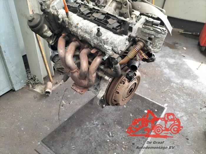 Engine from a Volkswagen Golf V (1K1) 1.6 FSI 16V 2008