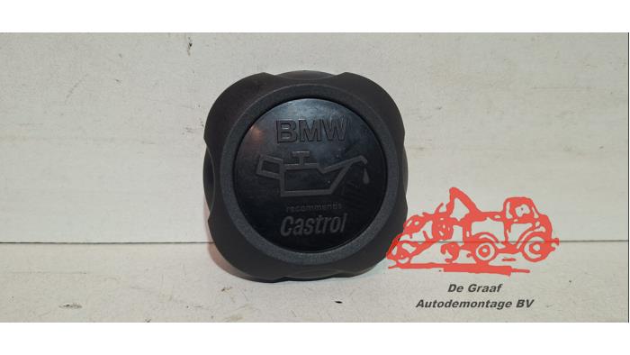 Gebrauchte Ölkappe BMW 1 serie (E87/87N) 118i 16V Preis € 12,50 Margenregelung angeboten von de Graaf autodemontage B.V.