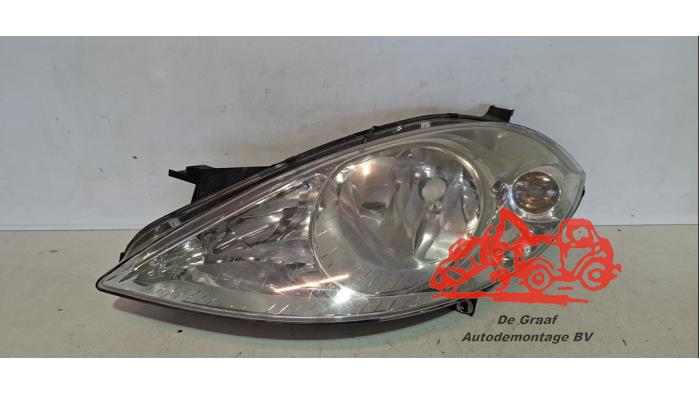 Używane Reflektor lewy Mercedes A (W169) 2.0 A-200 5-Drs. Cena € 40,00 Procedura marży oferowane przez de Graaf autodemontage B.V.