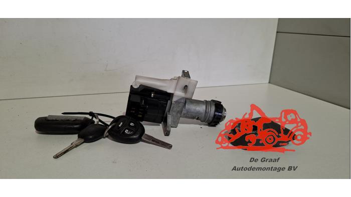 Używane Stacyjka + Kluczyk Saab 9-3 I (YS3D) 2.0t 16V Cena € 75,00 Procedura marży oferowane przez de Graaf autodemontage B.V.