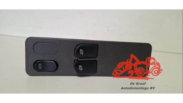 Usados Interruptor combinado de ventanillas Saab 9-3 I (YS3D) 2.0t 16V Precio € 20,00 Norma de margen ofrecido por de Graaf autodemontage B.V.