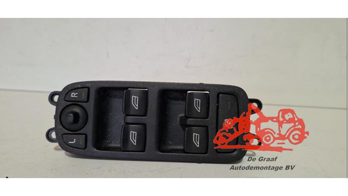 Usados Interruptor combinado de ventanillas Volvo V50 (MW) 1.8 16V Precio € 25,00 Norma de margen ofrecido por de Graaf autodemontage B.V.