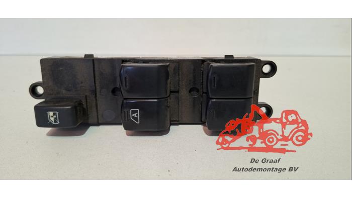 Usados Interruptor combinado de ventanillas Nissan Note (E11) 1.4 16V Precio € 50,00 Norma de margen ofrecido por de Graaf autodemontage B.V.