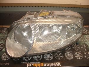 Used Headlight, left Alfa Romeo 147 (937) 1.6 HP Twin Spark 16V Price on request offered by de Graaf autodemontage B.V.