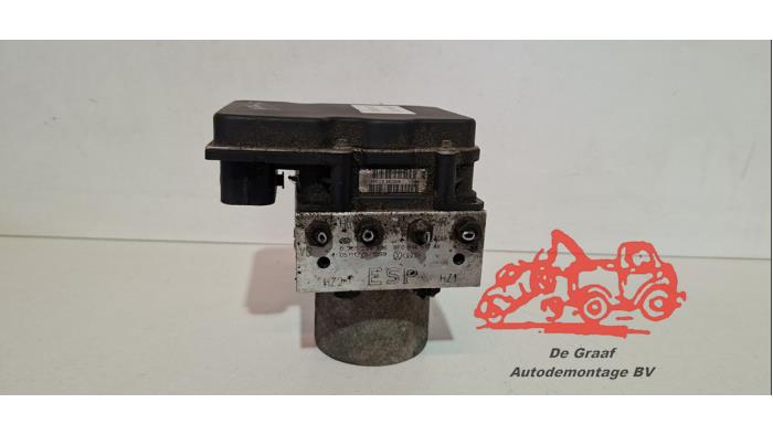 Begagnade ABS-pump Audi A4 Avant (B7) 1.8 T 20V Pris € 40,00 Marginaltabell erbjuds av de Graaf autodemontage B.V.