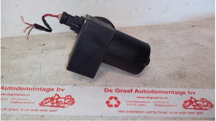 Pompa prózniowa elektrycznego zamka drzwiowego z Seat Ibiza II (6K1) 1.4i 1996