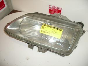 Used Headlight, left Renault Espace Price on request offered by de Graaf autodemontage B.V.