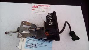 Used Headlight washer motor Saab 9-5 Estate (YS3E) 2.0t 16V Price on request offered by de Graaf autodemontage B.V.