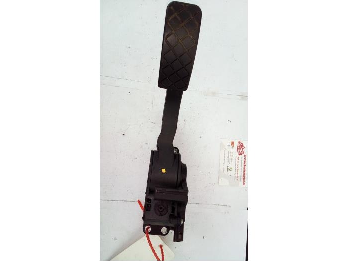 Begagnade Gaspedalsensor Volkswagen Polo IV (9N1/2/3) 1.2 12V Pris på förfrågan erbjuds av de Graaf autodemontage B.V.