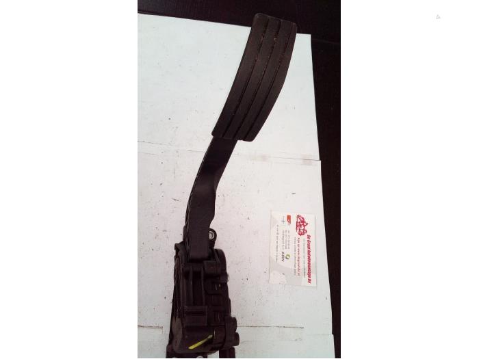 Begagnade Gaspedalsensor Renault Twingo II (CN) 1.2 16V Pris på förfrågan erbjuds av de Graaf autodemontage B.V.