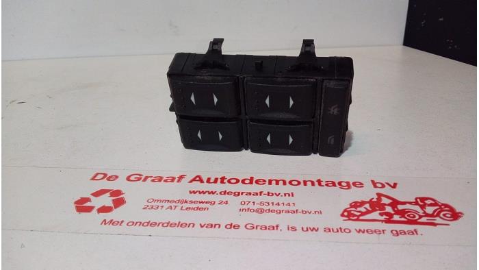 Usados Interruptor combinado de ventanillas Ford Mondeo Precio € 25,00 Norma de margen ofrecido por de Graaf autodemontage B.V.