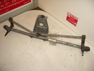 Used Wiper mechanism Renault Clio II (BB/CB) 1.4 Price on request offered by de Graaf autodemontage B.V.