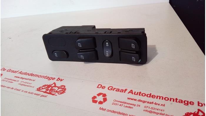 Usados Interruptor combinado de ventanillas Saab 900 II 2.3,S,SE,Si 16V Precio € 40,00 Norma de margen ofrecido por de Graaf autodemontage B.V.