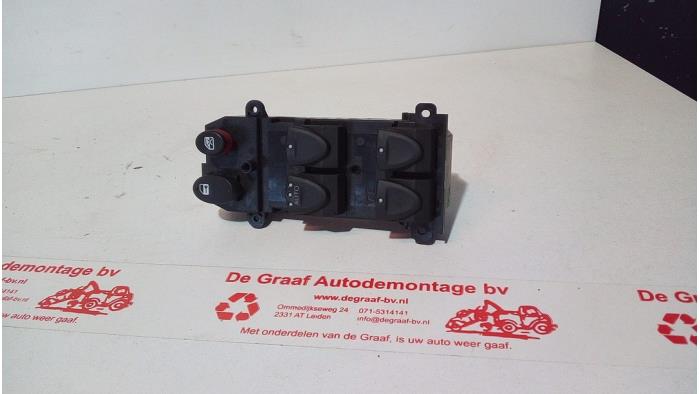 Usados Interruptor combinado de ventanillas Honda Civic (FA/FD) 1.3 Hybrid Precio € 40,00 Norma de margen ofrecido por de Graaf autodemontage B.V.
