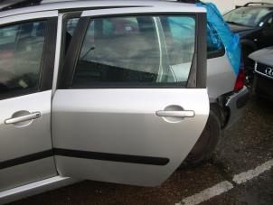 Used Rear door 4-door, left Peugeot 307 Price on request offered by de Graaf autodemontage B.V.