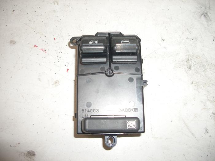 Usados Interruptor combinado de ventanillas Daihatsu Cuore (L251/271/276) 1.0 12V DVVT Precio € 30,00 Norma de margen ofrecido por de Graaf autodemontage B.V.
