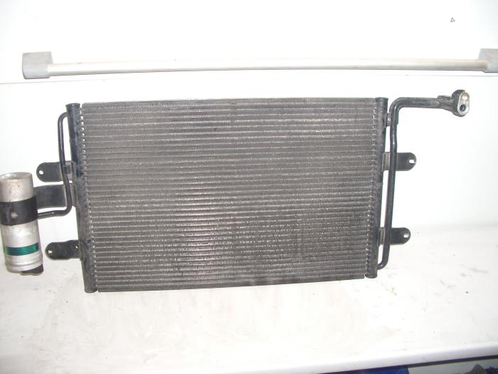 Usagé Radiateur clim Volkswagen Bora (1J2) 1.6 16V Prix sur demande proposé par de Graaf autodemontage B.V.