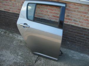 Używane Drzwi prawe tylne wersja 4-drzwiowa Suzuki Swift Cena na żądanie oferowane przez de Graaf autodemontage B.V.