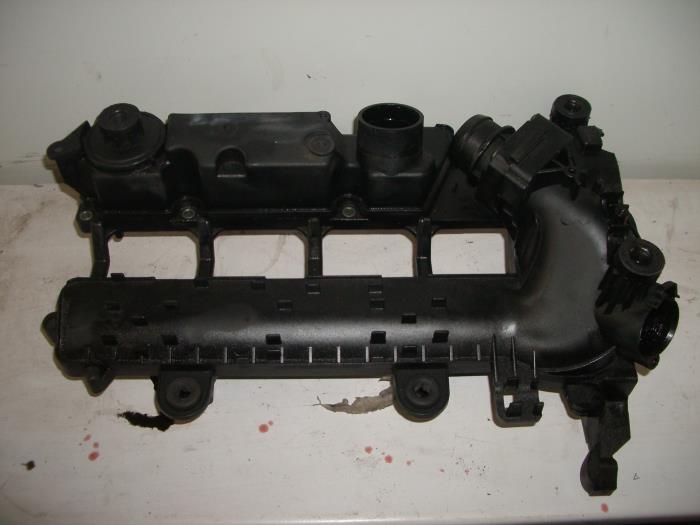 Usagé Couvercle soupapes Peugeot 206 (2A/C/H/J/S) 1.4 HDi Prix sur demande proposé par de Graaf autodemontage B.V.
