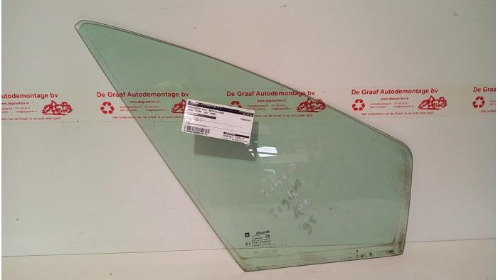 Usados Ventanilla triangular derecha delante Opel Tigra (75) 1.4i 16V Precio € 30,00 Norma de margen ofrecido por de Graaf autodemontage B.V.