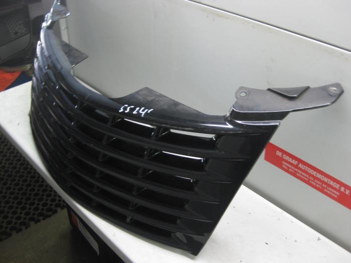 Używane Grill Chrysler PT Cruiser 2.0 16V Cena na żądanie oferowane przez de Graaf autodemontage B.V.