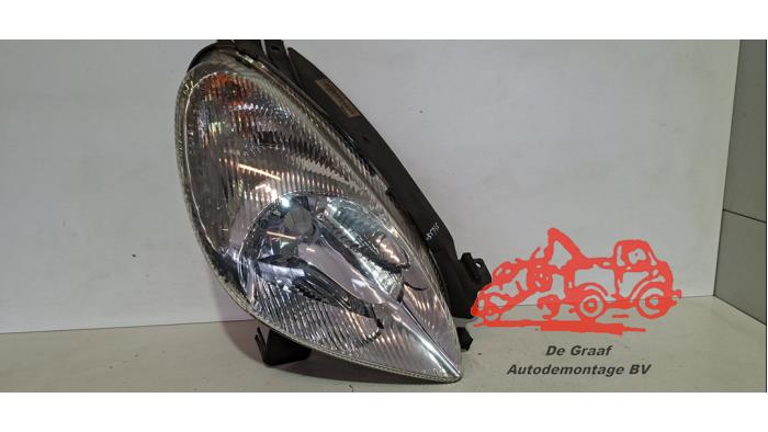 Używane Reflektor prawy Citroen Xsara Picasso (CH) 1.8 16V Cena € 25,00 Procedura marży oferowane przez de Graaf autodemontage B.V.