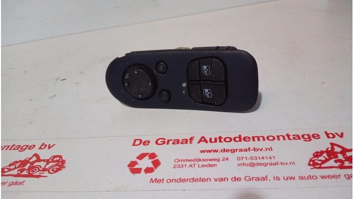 Używane Przelacznik combi okienny Ford Galaxy Cena € 35,00 Procedura marży oferowane przez de Graaf autodemontage B.V.