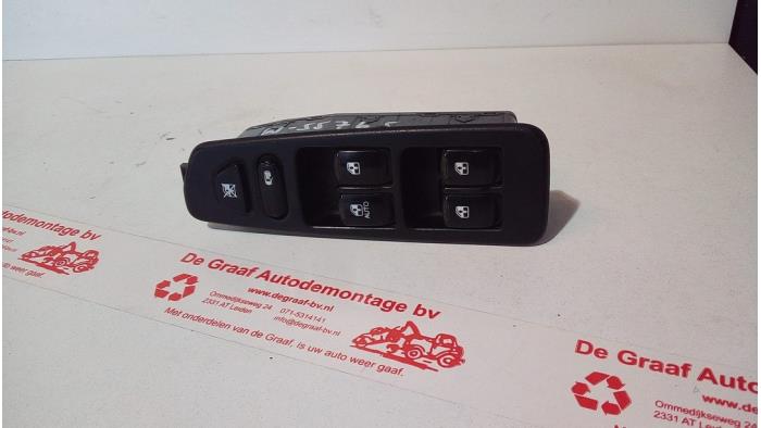 Usados Interruptor combinado de ventanillas Ssang Yong Rexton 2.9 TD RJ 290 Precio € 30,00 Norma de margen ofrecido por de Graaf autodemontage B.V.