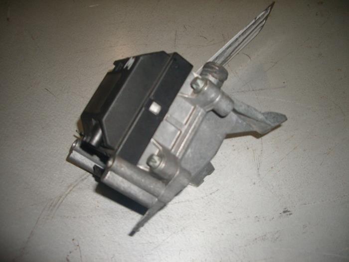 Begagnade Extra vattenpump Mercedes E (W210) 2.2 E-200 CDI 16V Pris på förfrågan erbjuds av de Graaf autodemontage B.V.