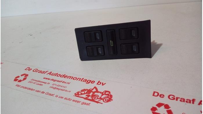 Używane Przelacznik combi okienny Audi 80 (B4) 2.0 E Cena € 40,00 Procedura marży oferowane przez de Graaf autodemontage B.V.