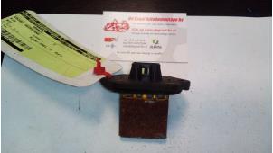 Used Heater resistor Kia Rio (DC12) 1.5 RS,LS 16V Price on request offered by de Graaf autodemontage B.V.